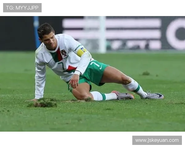 最脑残足球明星背后的荒唐故事与搞笑瞬间揭秘 最脑残足球明星背后的荒唐故事与搞笑瞬间揭秘